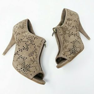 Bcbg girls laser cut peep toe heels/booties